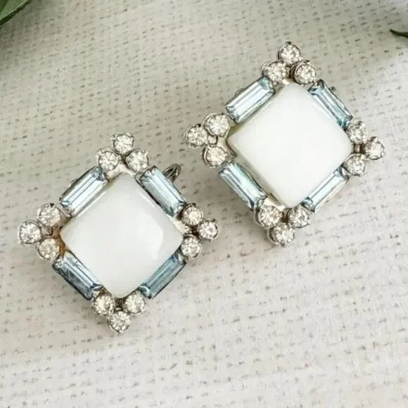 Vintage Coro rhinestone & thermoset plastic square clipback earrings blue white - Picture 1 of 7